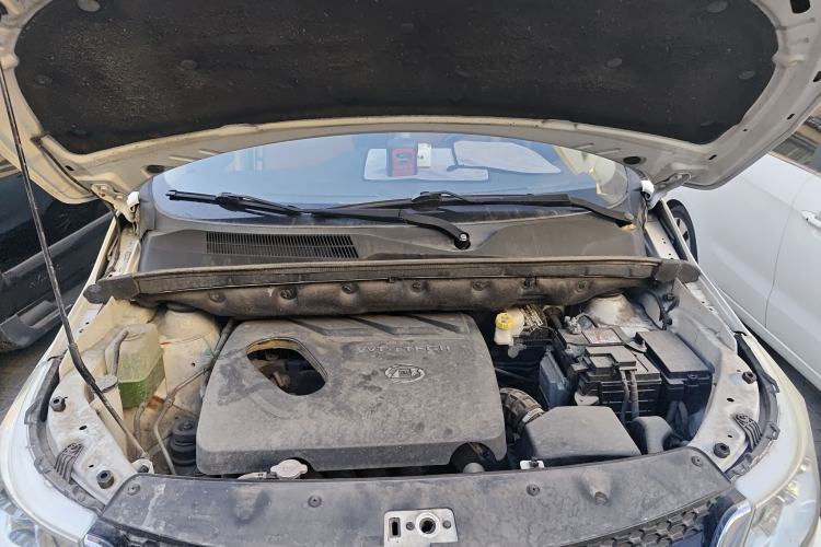 Used Baojun 730 2016 1.8L iAMT Comfort Version 7 Seats Engine Bay