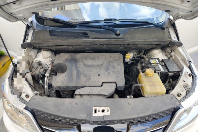 Used Baojun 730 2016 Revised 1.5L Manual Standard Version 7 Seats China V Emission Standard Engine Bay