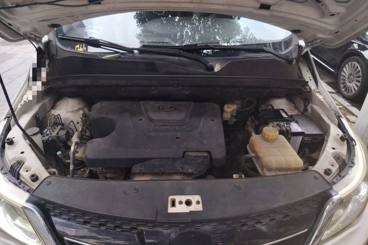 Used Baojun 730 2016 Revised 1.5L Manual Standard Version 7 Seats China V Emission Standard Engine Bay