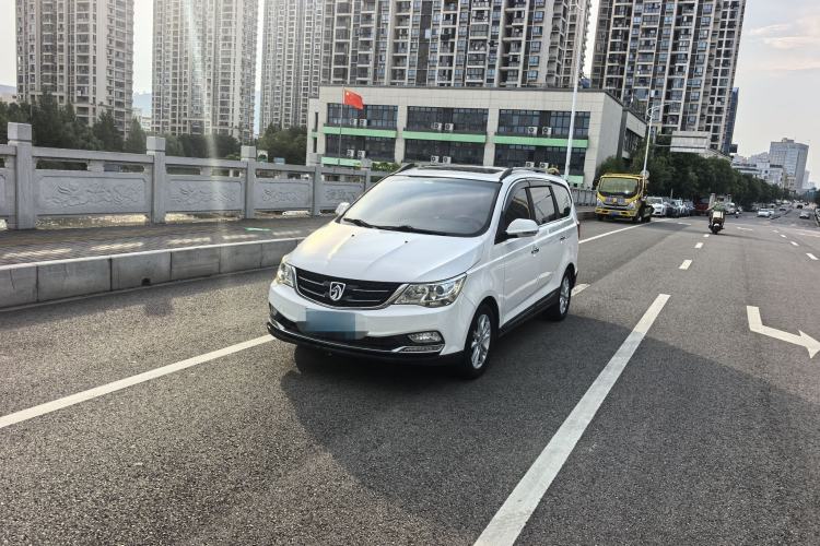 Used Baojun 730 2016 1.5T Manual Luxury Edition 7 Seats Exterior 1