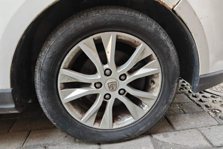 Used Baojun 730 2016 1.5L Manual Comfort Version 7 Seats China V Emission Standard Exterior 1