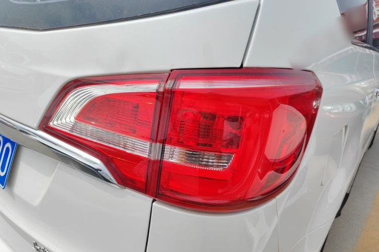 Used Baojun 730 2016 1.5L Manual Comfort Version 7 Seats China V Emission Standard Exterior 3