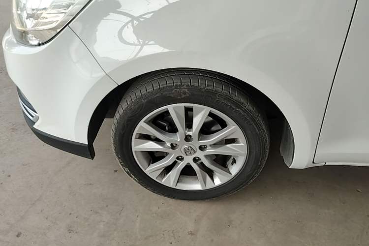 Used Baojun 730 2016 Revised 1.5L Manual Standard Version 7 Seats China V Emission Standard Exterior 4