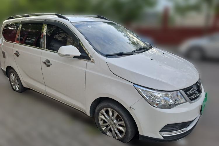 Used Baojun 730 2016 1.5L Manual Value Edition 7 Seats China V Emission Standard Front Right 45 Deg
