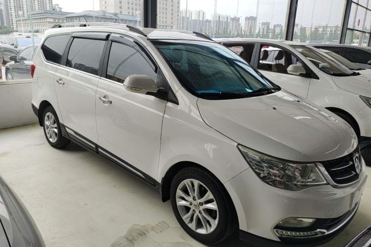 Used Baojun 730 2016 1.5L Manual Comfort Version 7 Seats China V Emission Standard Front Right 45 Deg