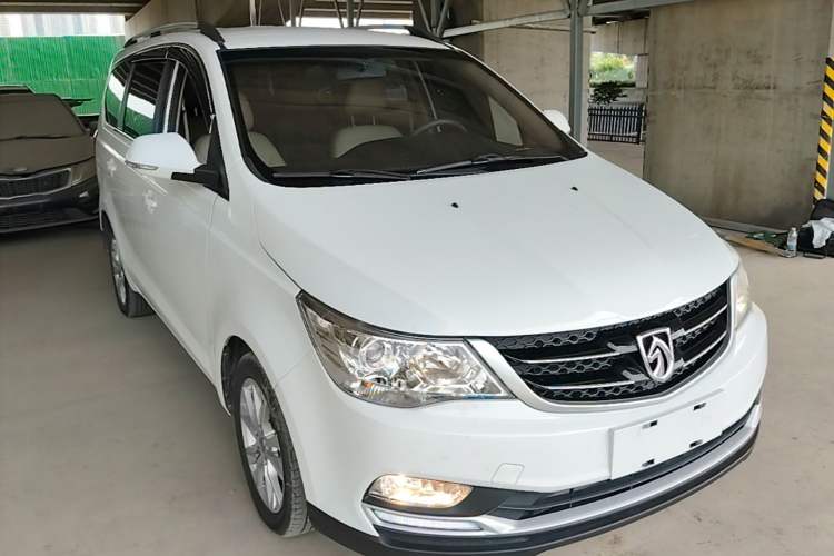 Used Baojun 730 2016 Revised 1.5L Manual Standard Version 7 Seats China V Emission Standard Front Right 45 Deg