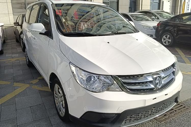 Used Baojun 730 2016 1.5L Manual Value Edition 7 Seats China V Emission Standard Front Right 45 Deg