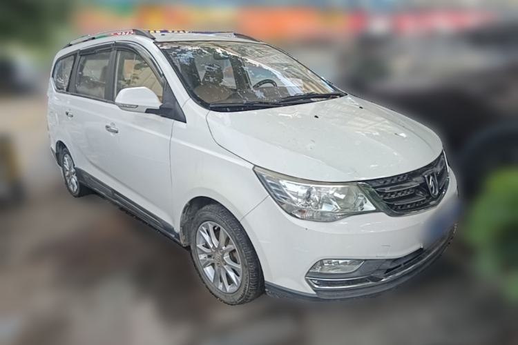 Used Baojun 730 2016 1.5L Manual Standard Version 7 Seats Front Right 45 Deg
