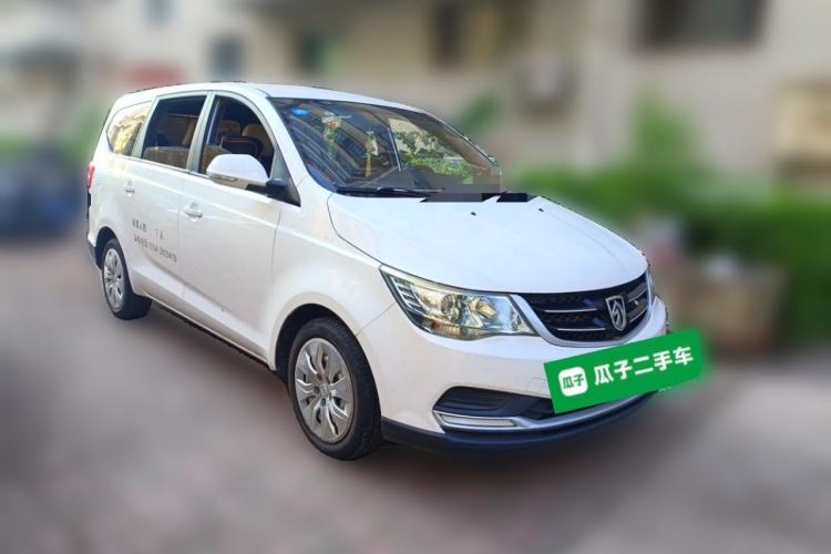 Used Baojun 730 2016 1.5L Manual Value Edition 8 Seats China V Emission Standard Front Right 45 Deg