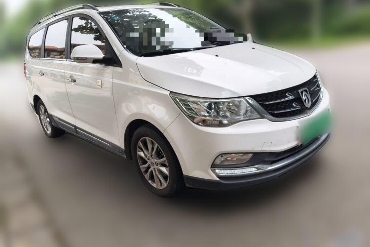 Used Baojun 730 2016 1.8L iAMT Luxury Model 7 Seats Front Right 45 Deg