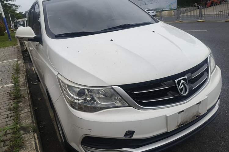 Used Baojun 730 2016 1.5L Manual Value Edition 7 Seats China V Emission Standard Front Right 45 Deg