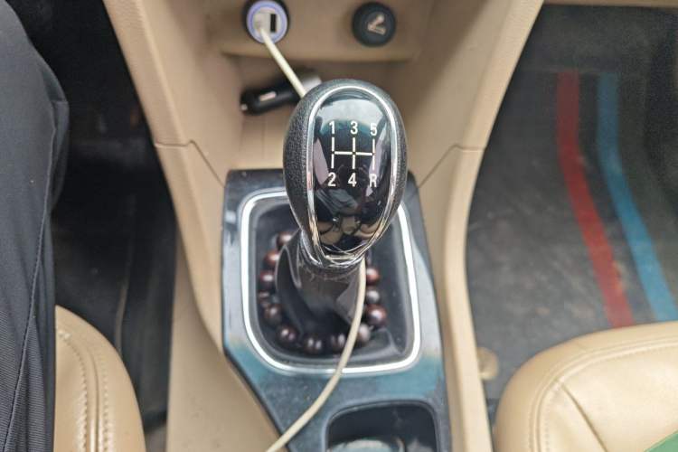 Used Baojun 730 2016 1.5L Manual Comfort Version 7 Seats China V Emission Standard Gear Lever