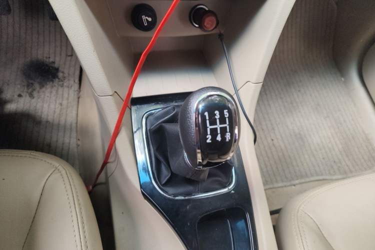 Used Baojun 730 2016 1.5L Manual Comfort Version 7 Seats China V Emission Standard Gear Lever