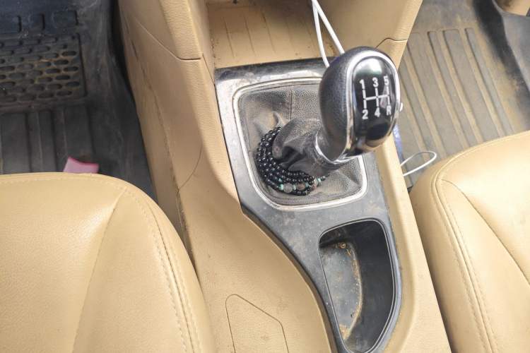 Used Baojun 730 2016 1.5L Manual Comfort Version 7 Seats China V Emission Standard Gear Lever