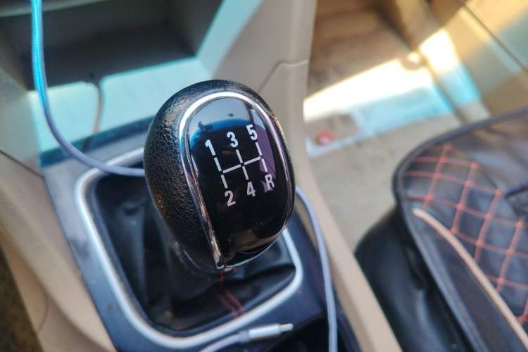 Used Baojun 730 2016 1.5L Manual Standard Version 7 Seats Gear Lever