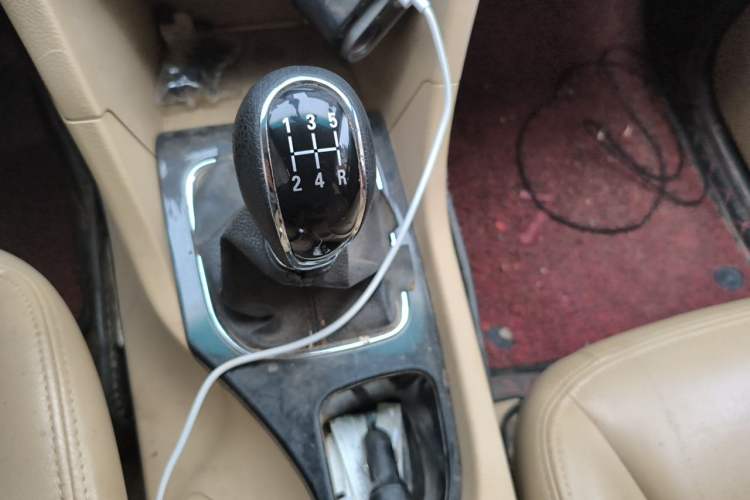Used Baojun 730 2016 1.5L Manual Comfort Version 7 Seats China V Emission Standard Gear Lever