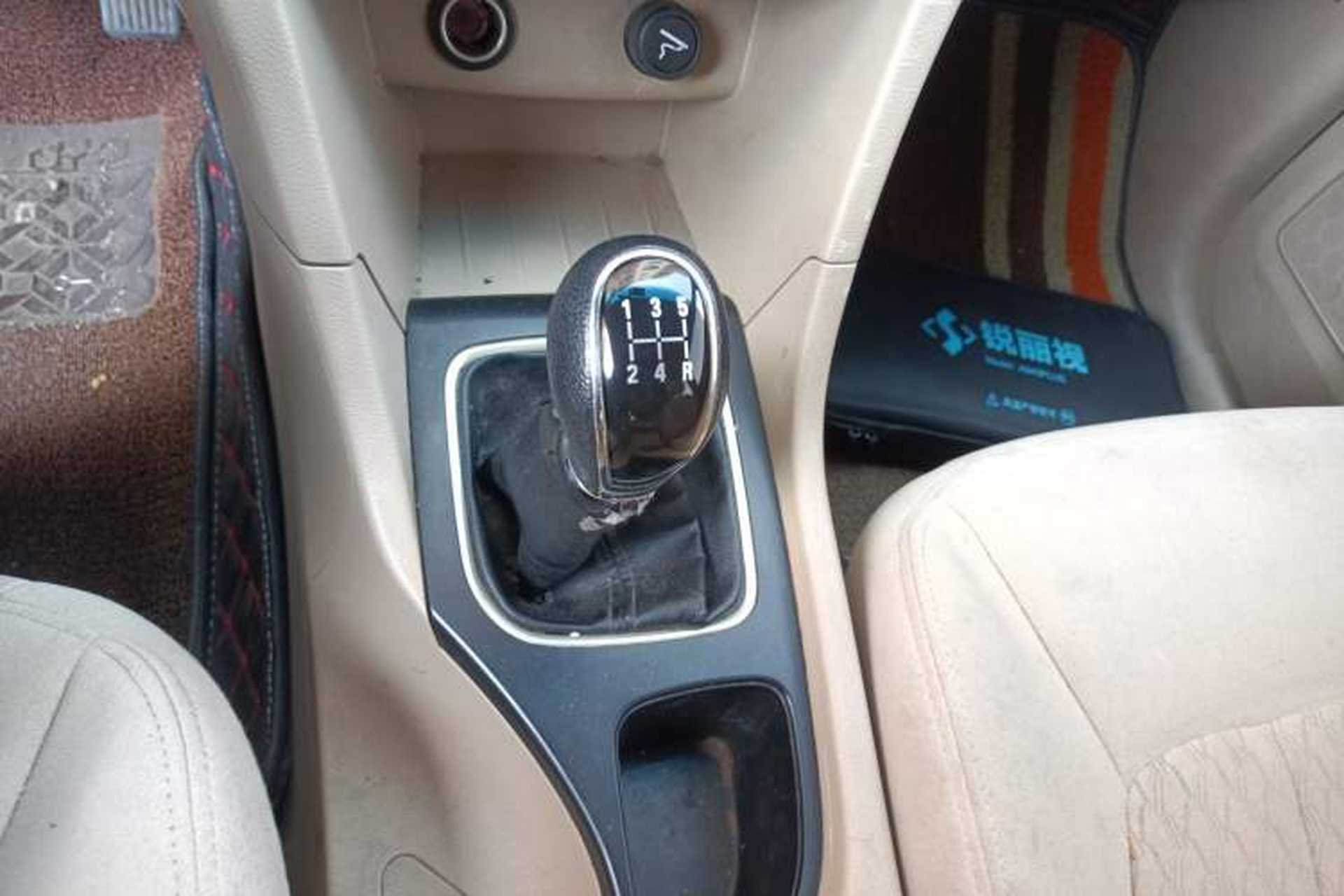 Used Baojun 730 2016 1.5L Manual Value Edition 7 Seats China V Emission Standard Gear Lever