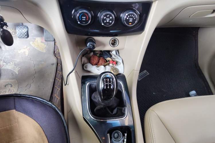 Used Baojun 730 2016 1.5L Manual Comfort Version 7 Seats China V Emission Standard Gear Lever