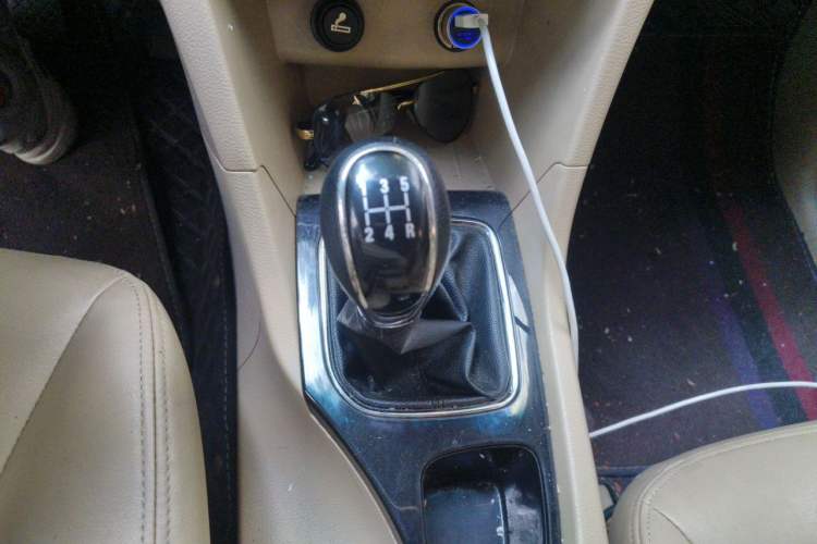 Used Baojun 730 2016 1.5L Manual Comfort Version 7 Seats China V Emission Standard Gear Lever