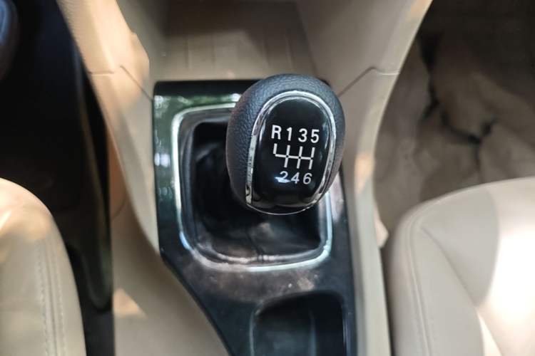 Used Baojun 730 2016 1.5T Manual Comfort Version 7 Seats Gear Lever