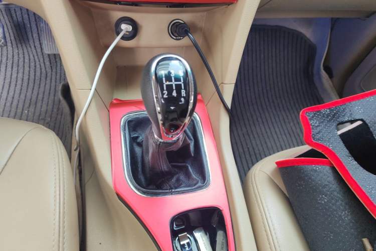 Used Baojun 730 2016 1.5L Manual Comfort Version 7 Seats China V Emission Standard Gear Lever