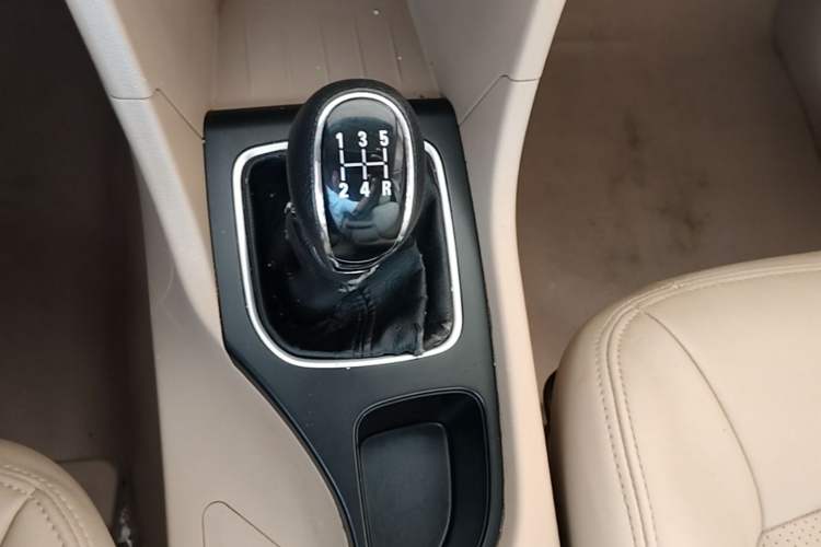 Used Baojun 730 2016 Revised 1.5L Manual Standard Version 7 Seats China V Emission Standard Gear Lever
