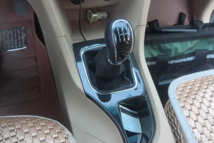 Used Baojun 730 2016 1.5L Manual Comfort Version 7 Seats China V Emission Standard Gear Lever