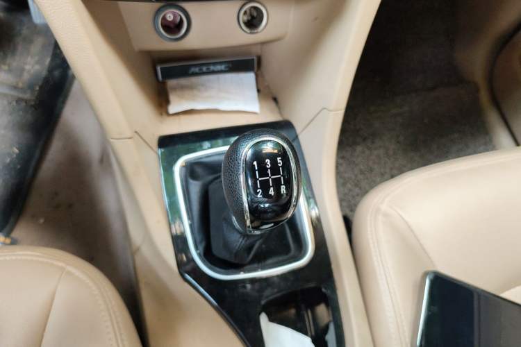 Used Baojun 730 2016 1.5L Manual Comfort Version 7 Seats China V Emission Standard Gear Lever