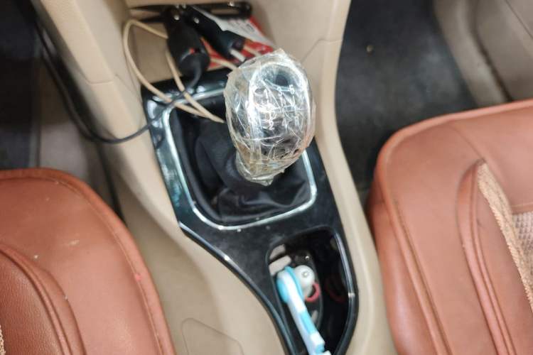 Used Baojun 730 2016 1.5L Manual Luxury Edition 7 Seats Gear Lever