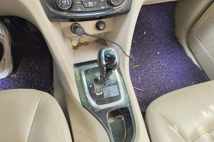Used Baojun 730 2016 1.8L iAMT Luxury Model 7 Seats Gear Lever