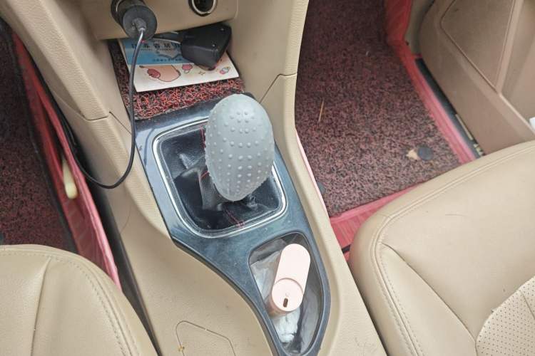 Used Baojun 730 2016 1.5L Manual Luxury Edition 7 Seats Gear Lever