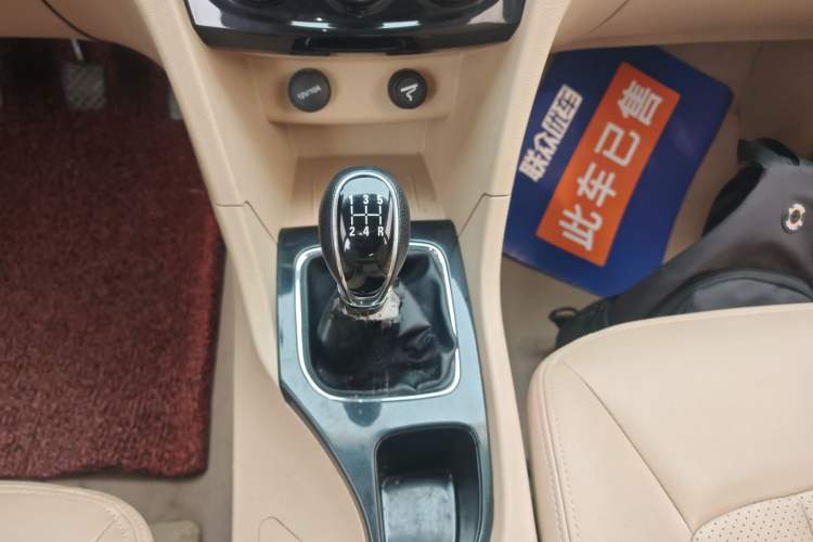 Used Baojun 730 2016 1.5L Manual Comfort Version 7 Seats China V Emission Standard Gear Lever