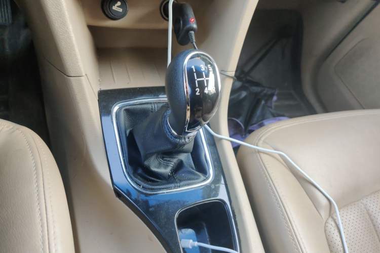 Used Baojun 730 2016 1.5L Manual Comfort Version 7 Seats China V Emission Standard Gear Lever