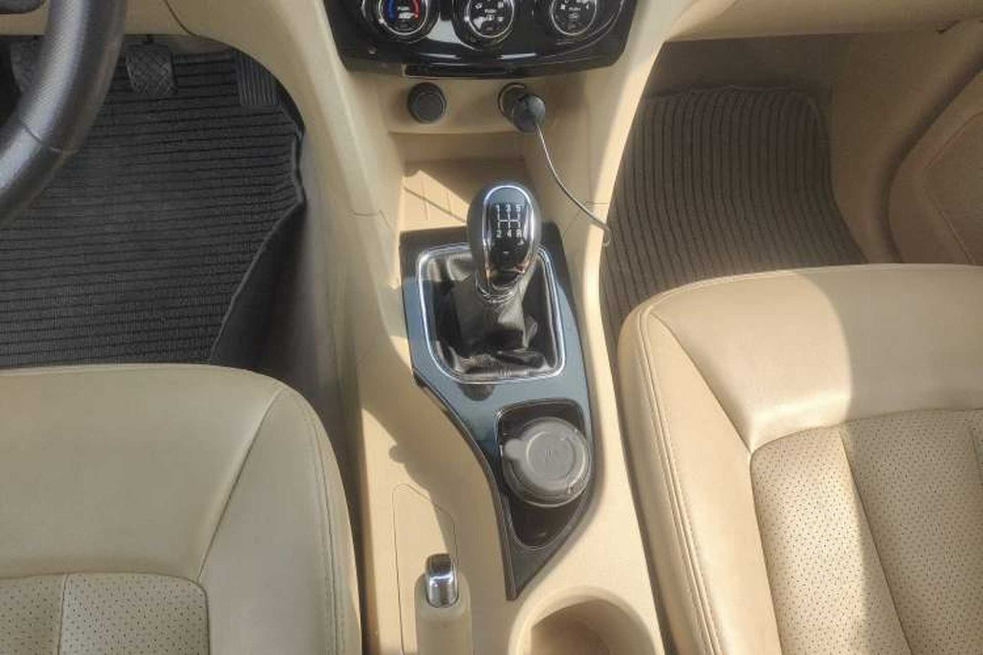 Used Baojun 730 2016 1.5L Manual Comfort Version 7 Seats China V Emission Standard Gear Lever