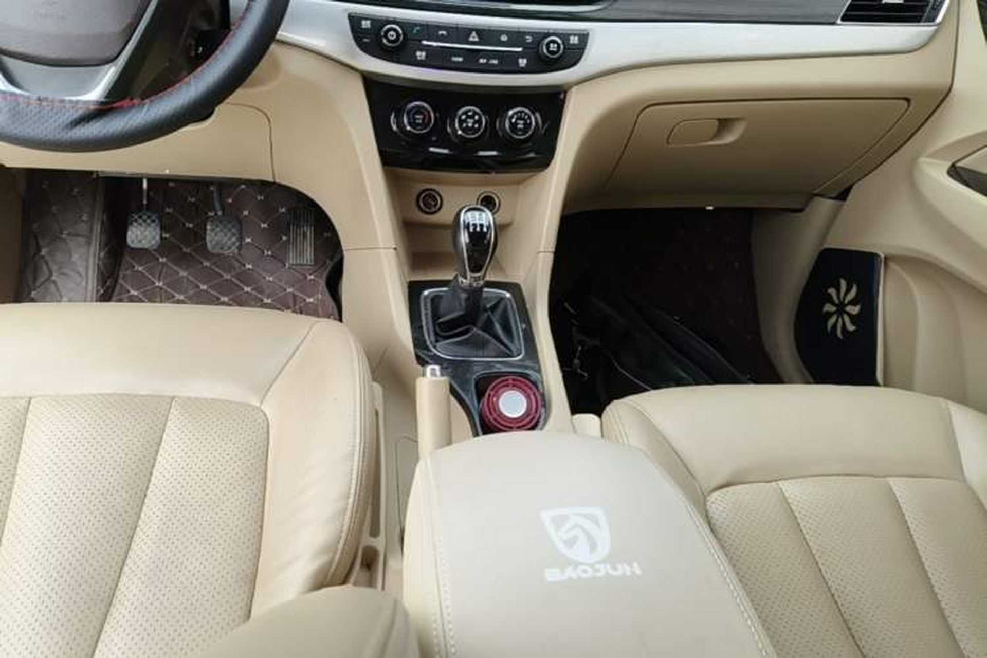 Used Baojun 730 2016 1.5L Manual Comfort Version 7 Seats China V Emission Standard Gear Lever
