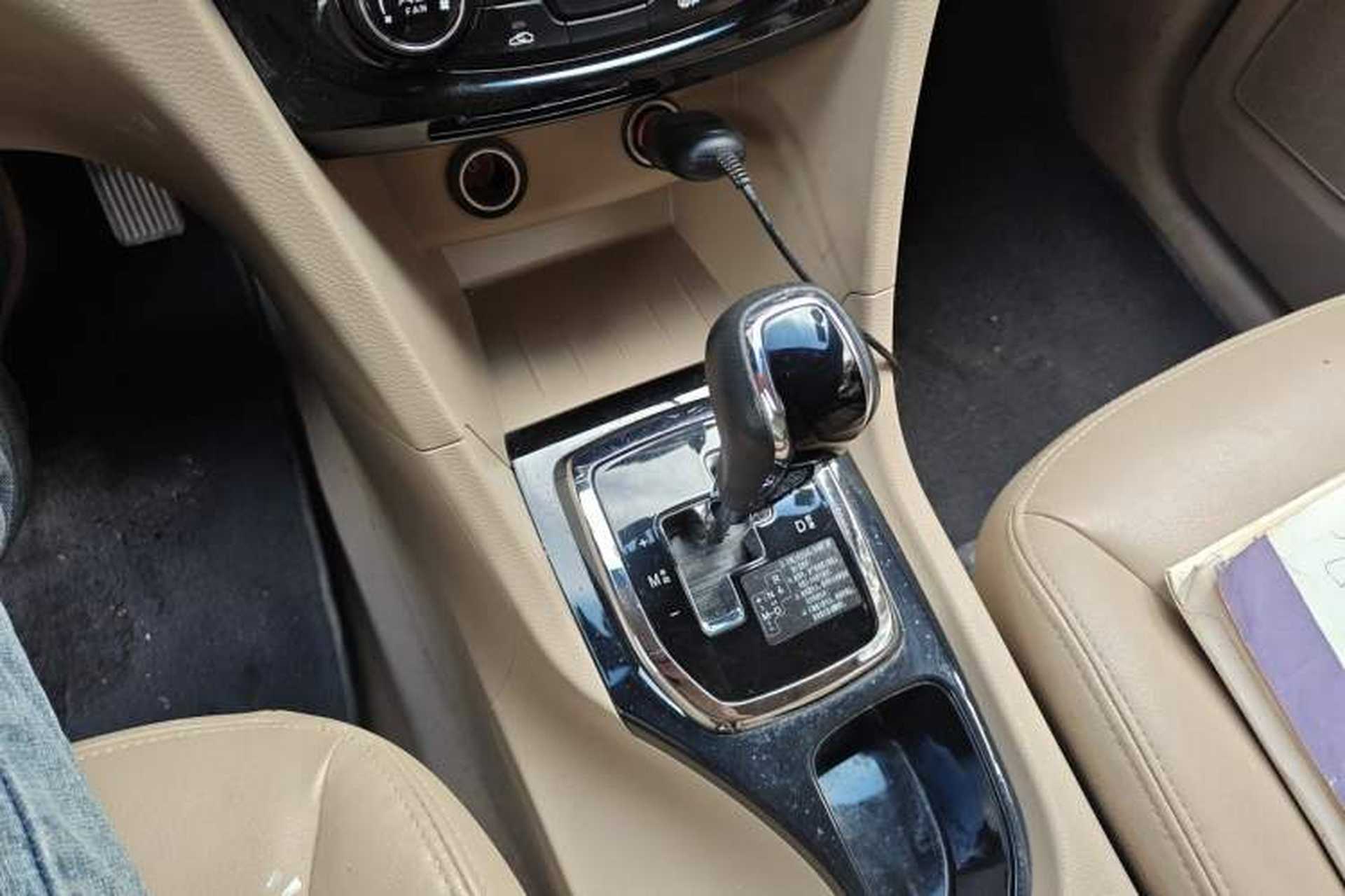 Used Baojun 730 2016 1.8L iAMT Luxury Model 7 Seats Gear Lever