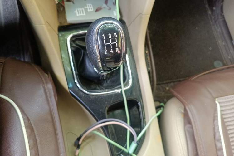 Used Baojun 730 2016 1.5L Manual Comfort Version 7 Seats China V Emission Standard Gear Lever