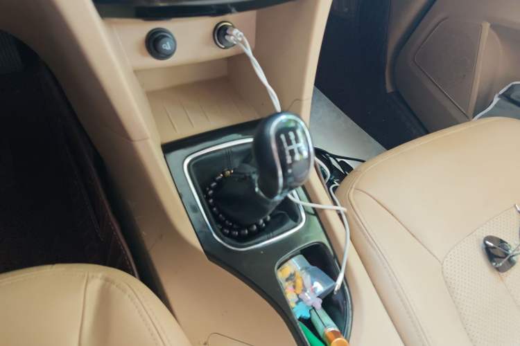 Used Baojun 730 2016 1.5L Manual Comfort Version 7 Seats China V Emission Standard Gear Lever