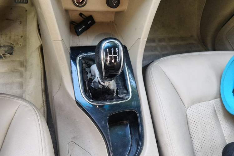 Used Baojun 730 2016 1.5L Manual Comfort Version 7 Seats China V Emission Standard Gear Lever