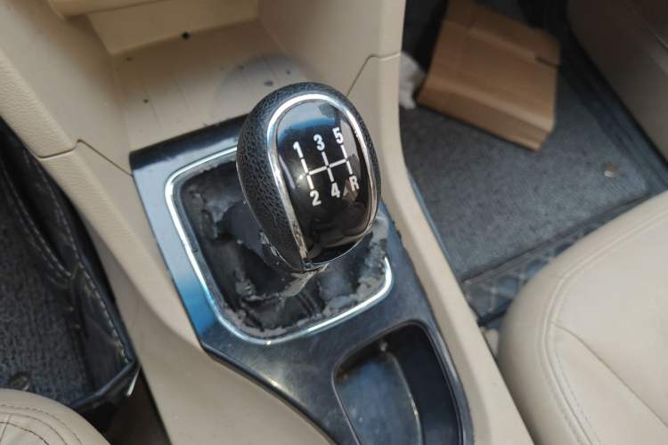 Used Baojun 730 2016 1.5L Manual Comfort Version 7 Seats China V Emission Standard Gear Lever