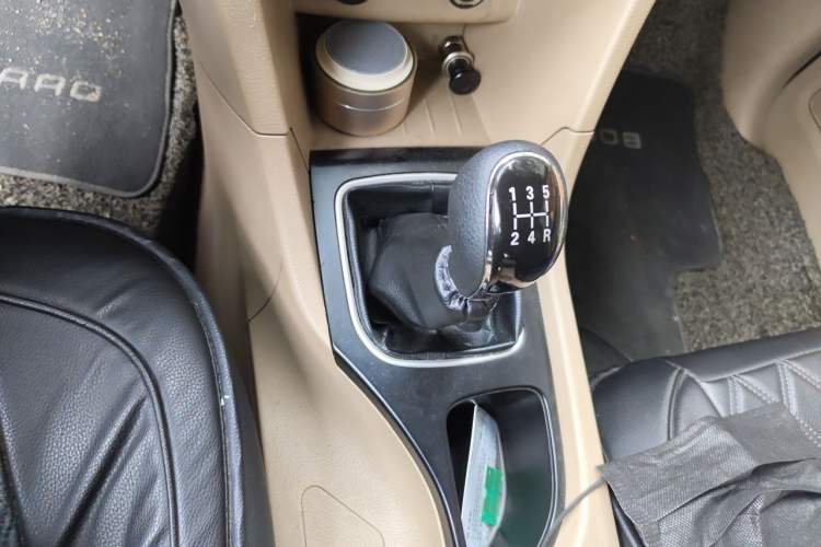 Used Baojun 730 2016 1.5L Manual Standard Version 7 Seats Gear Lever