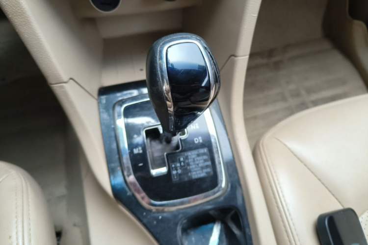 Used Baojun 730 2016 1.8L iAMT Luxury Model 7 Seats Gear Lever