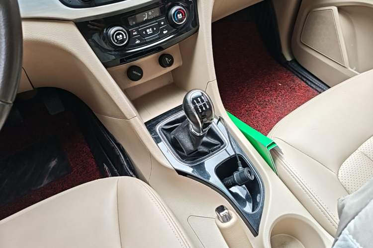 Used Baojun 730 2016 1.8L Manual Luxury Edition 7 Seats Gear Lever