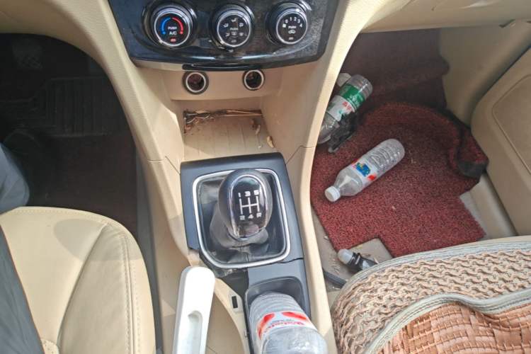 Used Baojun 730 2016 1.5L Manual Comfort Version 7 Seats China V Emission Standard Gear Lever
