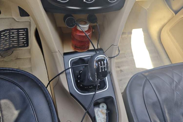 Used Baojun 730 2016 1.5L Manual Standard Version 7 Seats Gear Lever