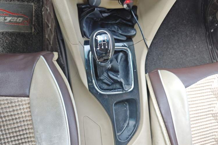 Used Baojun 730 2016 1.5L Manual Comfort Version 7 Seats China V Emission Standard Gear Lever
