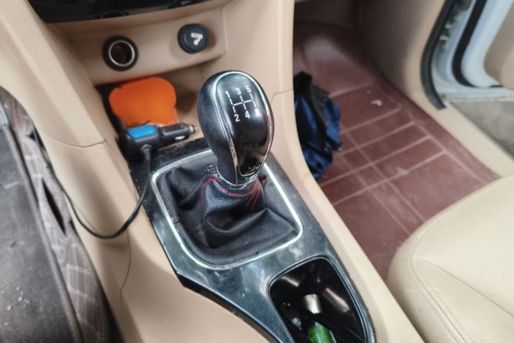 Used Baojun 730 2016 1.5L Manual Comfort Version 7 Seats China V Emission Standard Gear Lever