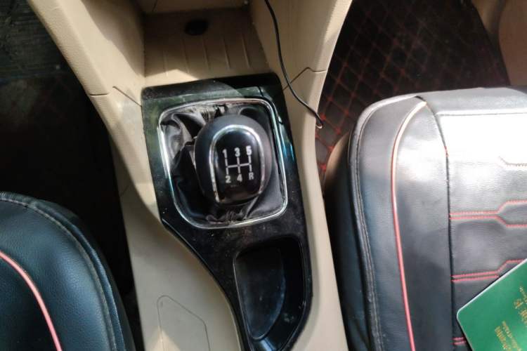 Used Baojun 730 2016 1.5L Manual Comfort Version 7 Seats China V Emission Standard Gear Lever