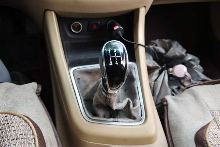 Used Baojun 730 2016 1.5L Manual Value Edition 7 Seats China V Emission Standard Gear Lever