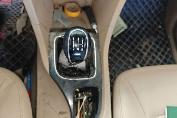 Used Baojun 730 2016 1.5L Manual Comfort Version 7 Seats China V Emission Standard Gear Lever